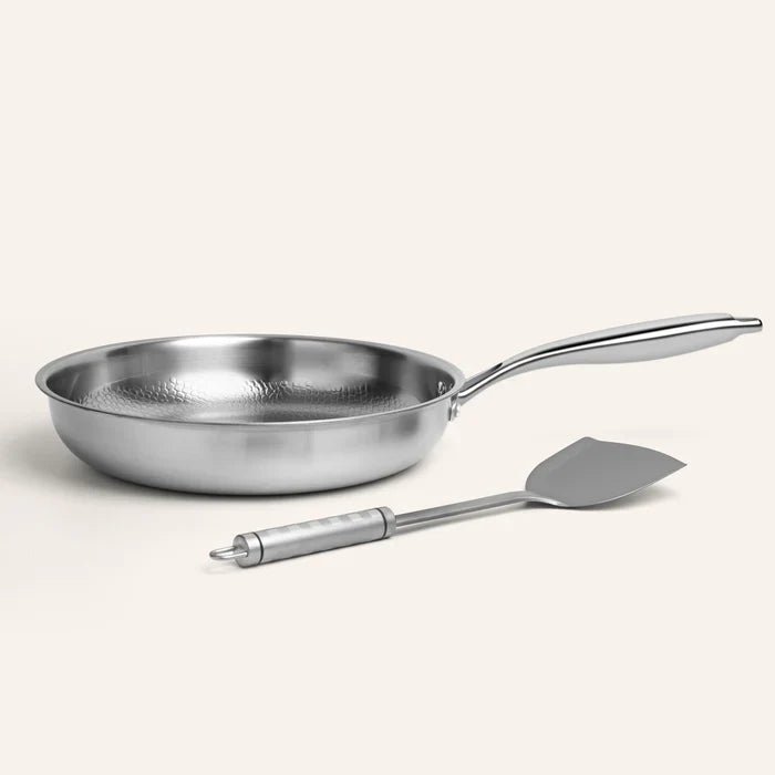Sartén Titan con acabado martillado + Utensilio
